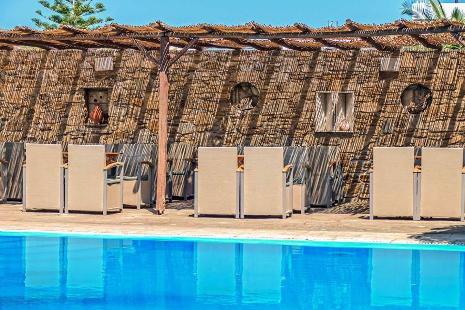 Amfitrion Hotel Vári Zewnętrze zdjęcie