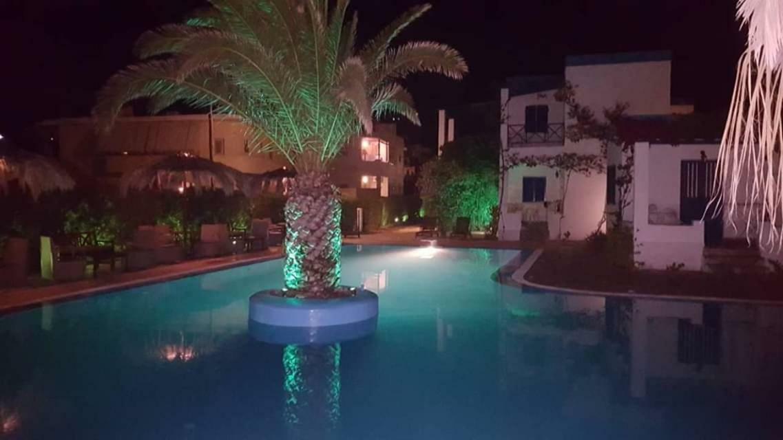 Amfitrion Hotel Vári Zewnętrze zdjęcie
